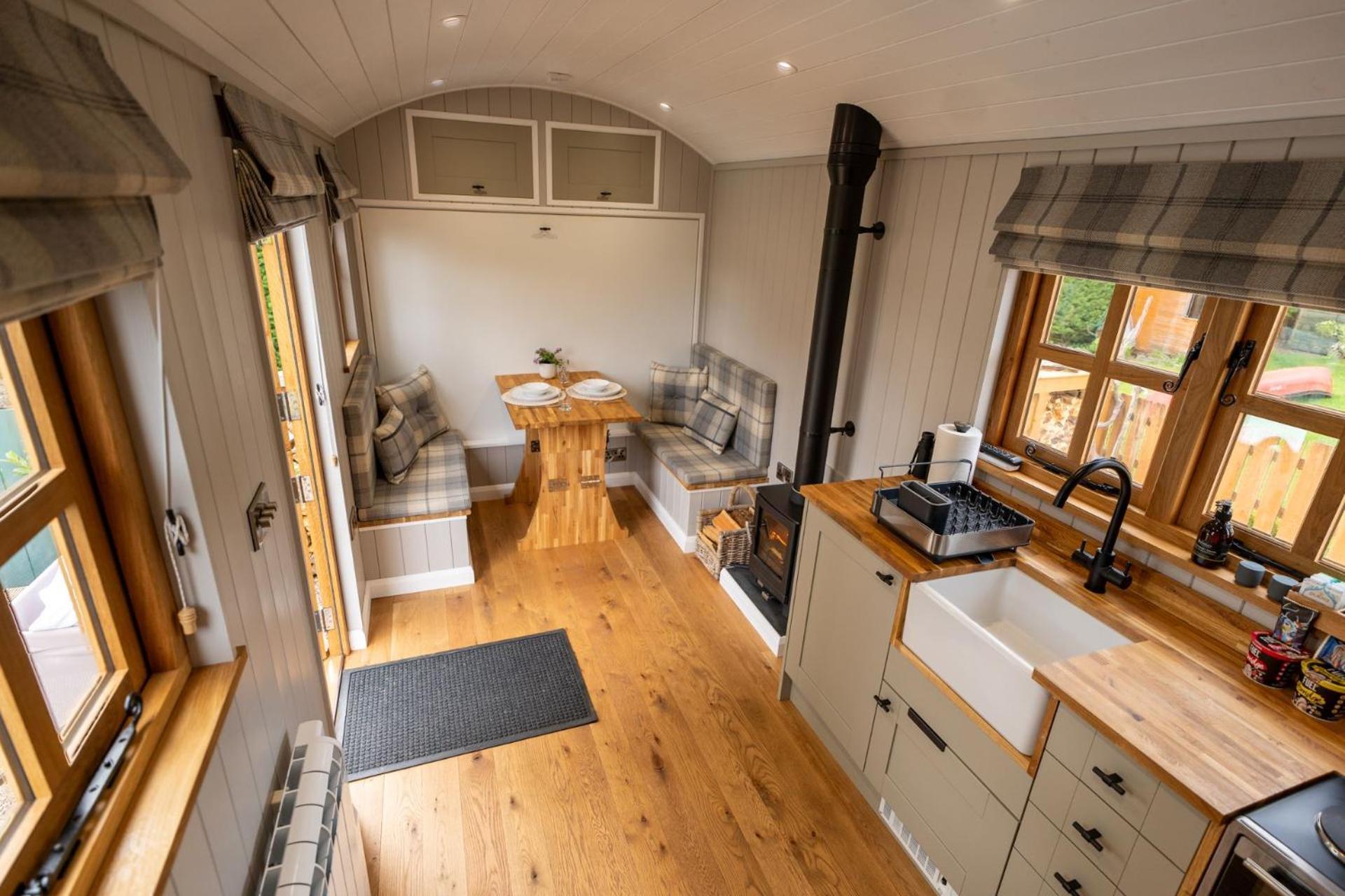 Holiday home Driftwood & Hot Tub *